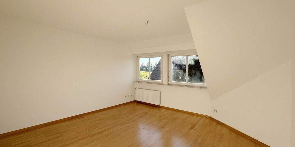 Mehrfamilienhaus, Wohnhaus Nürtingen - 5 Zimmer, 175 m&sup2;, 2.700&euro; | Angebot:24557708