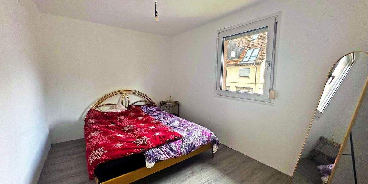 Mehrfamilienhaus, Wohnhaus Stuttgart Obertürkheim - 8 Zimmer, 130 m&sup2;, 460.000&euro; | Angebot:24140632