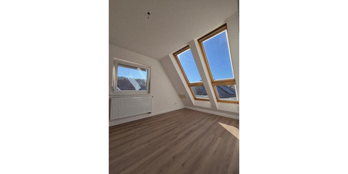 Dachgeschoßwohnung Stuttgart Luginsland - 2 Zimmer, 68 m&sup2;, 850&euro; | Angebot:26348636