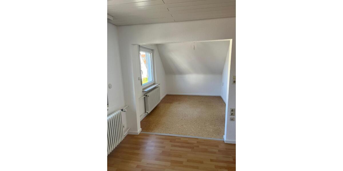 Dachgeschoßwohnung Asperg - 3.5 Zimmer, 75 m&sup2;, 1.100&euro; | Angebot:26267553