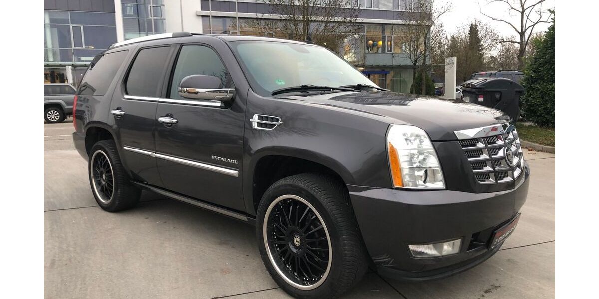 Cadillac Escalade 118.526 km 8.999 € Fellbach 70736