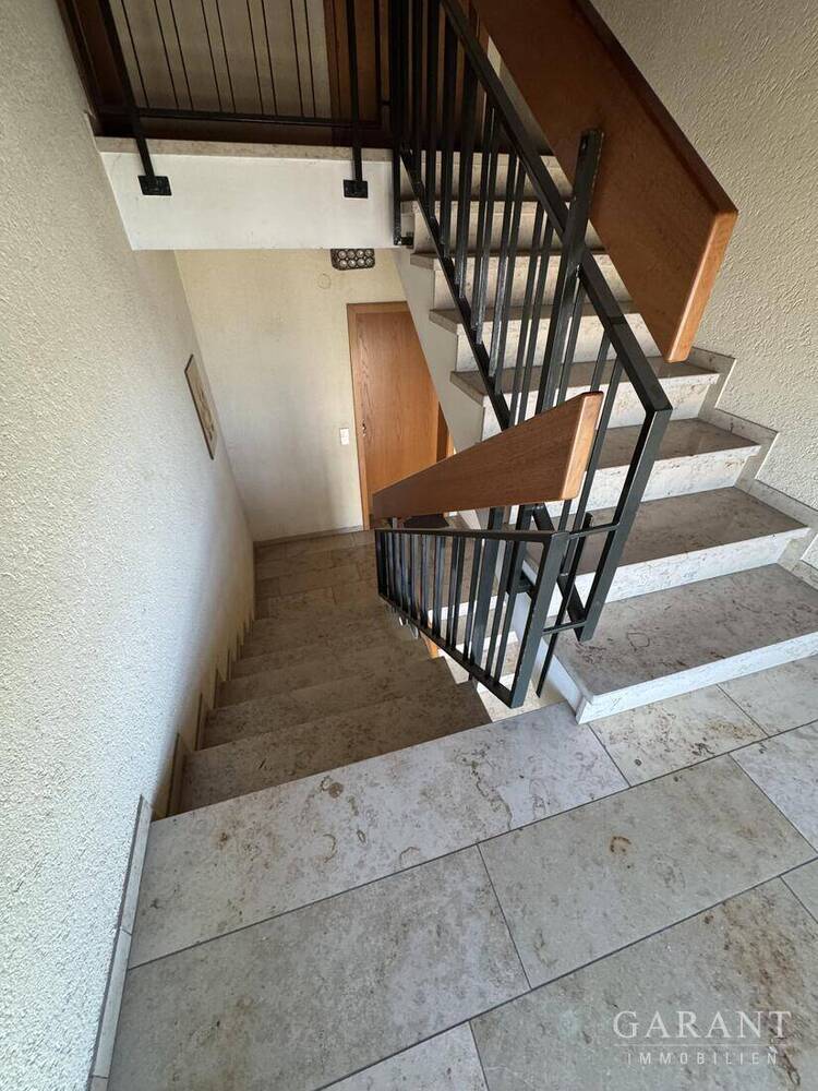 Solides Dreifamilienhaus bietet unendlich viele Möglichkeiten !