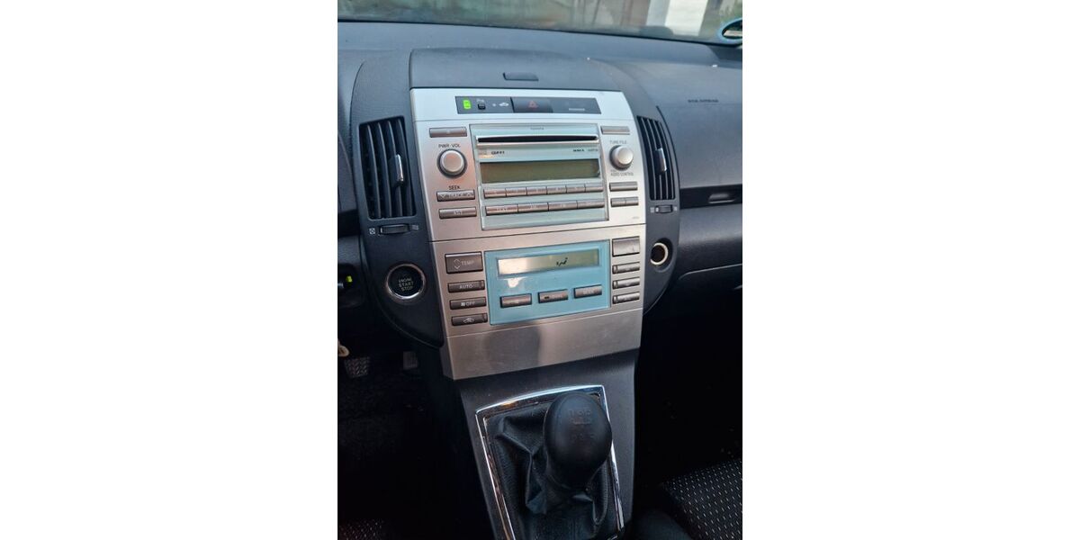 Toyota Corolla Verso 241.000 km 3.300 &euro; Kirchheim teck 73230