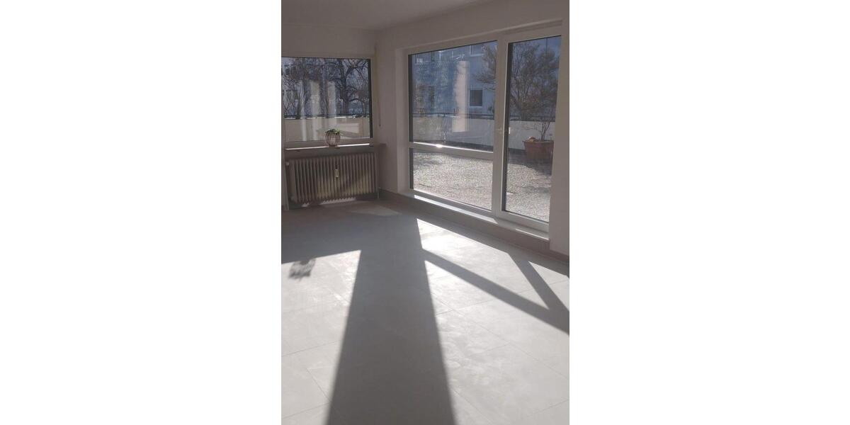 ohne Makler - Erstbezug nach Sanierung - helle, großzügige 2.5 Zi-Whg mit 70m² Dachterrasse 2.5 zimmer