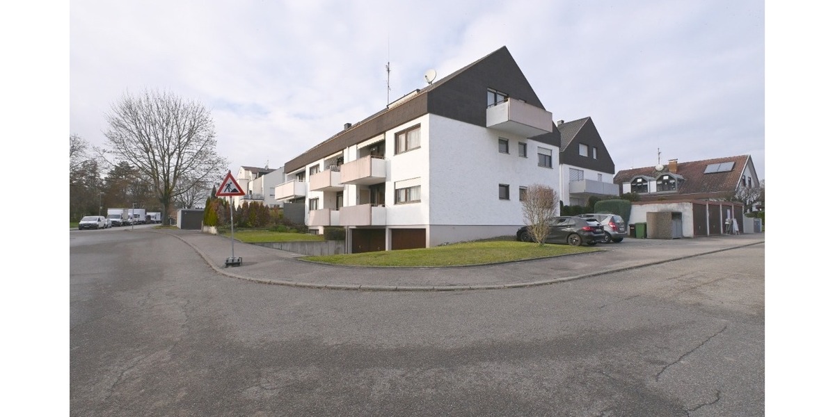 In Stammheim: Kurze Wege ins Grüne und zur U-Bahn - Dachgeschoßwohnung Stuttgart Stammheim | Angebot:24524535