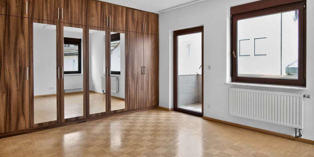 Seltene Gelegenheit: Gepflegtes 3-Familienhaus in Top-Wohnlage - Mehrfamilienhaus, Wohnhaus Stuttgart Zuffenhausen | Angebot:27083597