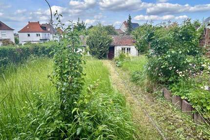 Baugrundstück für 1-Familien-Doppelhaushälfte mit Garage, sonniges Grundstück, Altbestand vorhanden zimmer