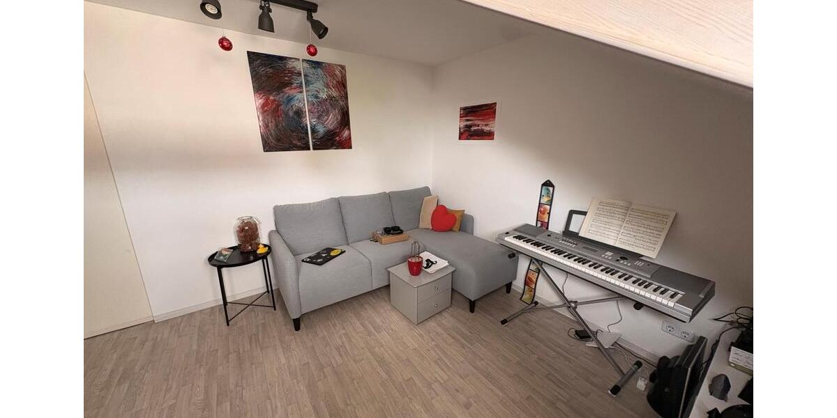 Dachgeschoßwohnung Stuttgart Feuerbach - 2.5 Zimmer, 35 m&sup2;, 165.000&euro; | Angebot:27003083