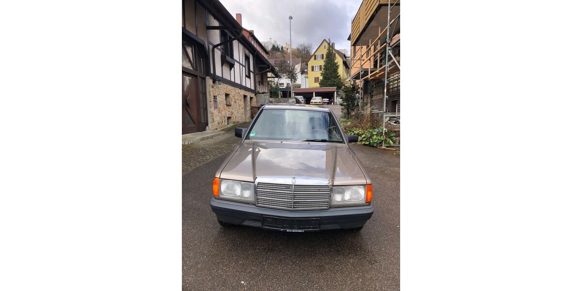 Mercedes-Benz 190 151.000 km 6.400 &euro; Esslingen 73732