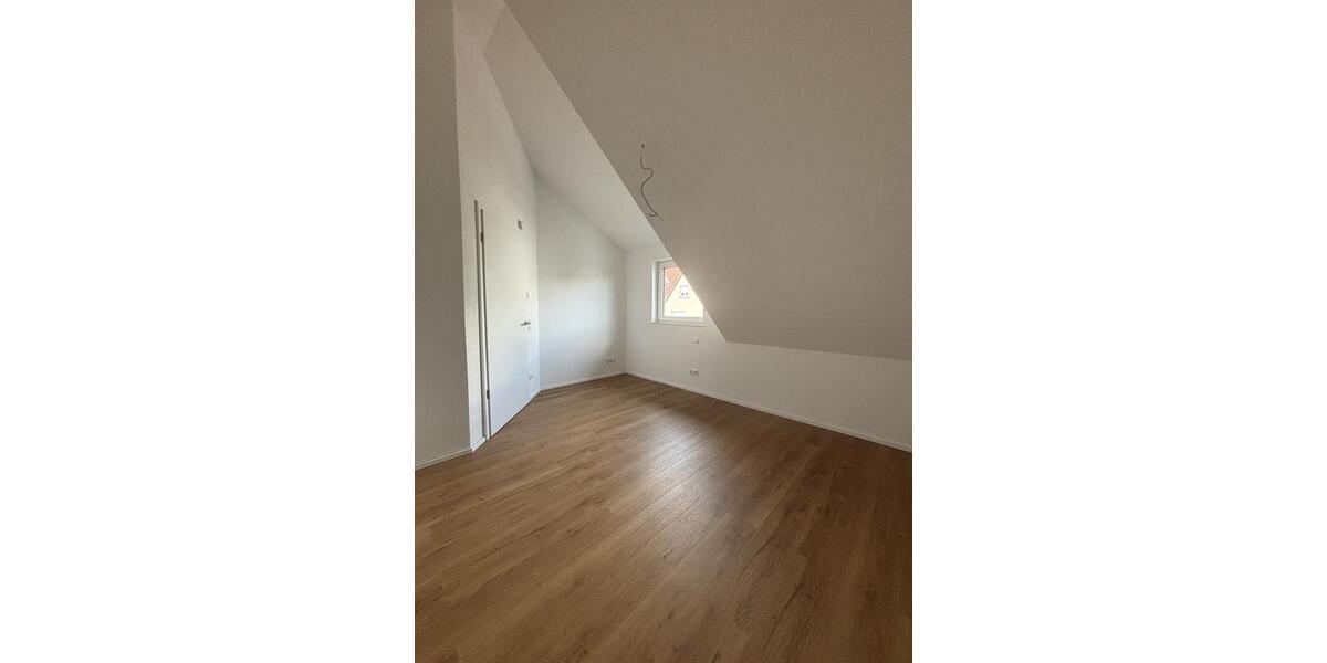 Etagenwohnung Ludwigsburg Hoheneck - 3.5 Zimmer, 90 m&sup2;, 1.350&euro; | Angebot:26234674