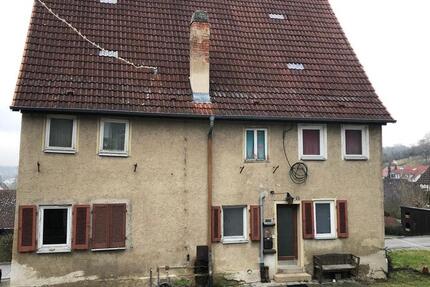 Zum Verkauf: renovierungsbedürftiges Mehrfamilienhaus in Unterjes zimmer