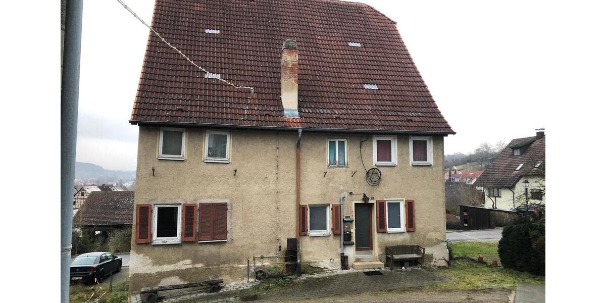 Zum Verkauf: renovierungsbedürftiges Mehrfamilienhaus in Unterjes zimmer