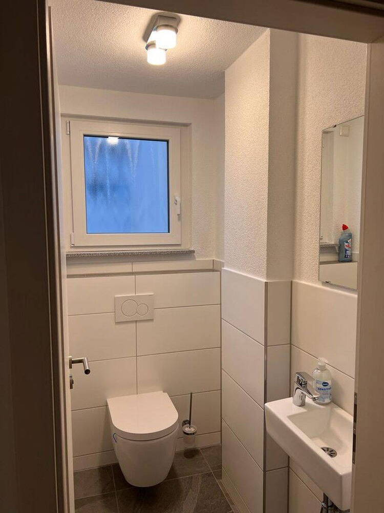 Neubau Sonnige, moderne 3-Zi.-Wohnung mit Balkon, Einbauküche und Stellplatz