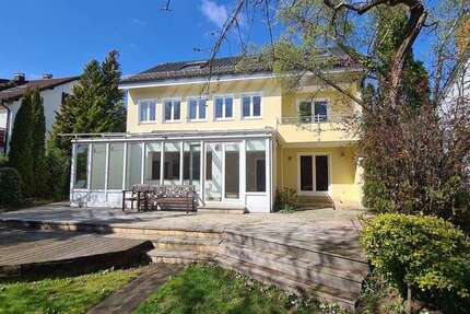 Haus zum Kaufen in Stuttgart Riedenberg 1.890.000 € 268.72 m² 9 zimmer