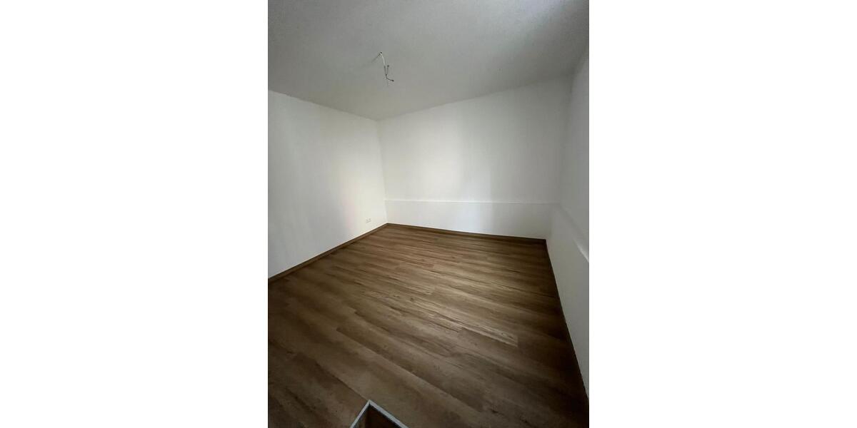 Erdgeschoßwohnung Stuttgart Vaihingen - 4 Zimmer, 20 m&sup2;, 1.200&euro; | Angebot:25418111