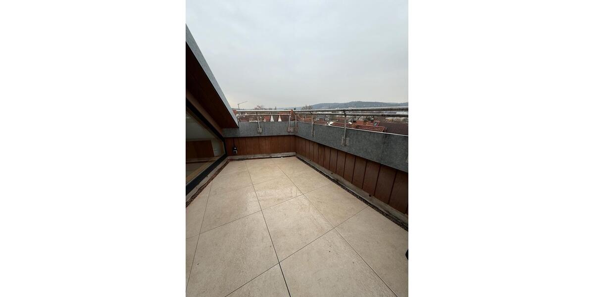 Dachgeschoßwohnung Stuttgart Luginsland - 2.5 Zimmer, 86 m&sup2;, 1.350&euro; | Angebot:24801989