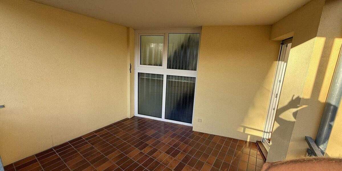 4,5-Zimmer-Wohnung Halbhöhenlage von Stuttgart, Renoviert, EBK, 2XBalkon, Stellplatz, u.m.v. 4 zimmer