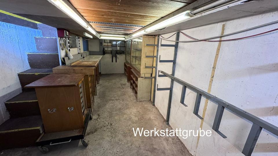 1-2 Familienhaus mit 2 Garagen, Werkstatt und viel Platz