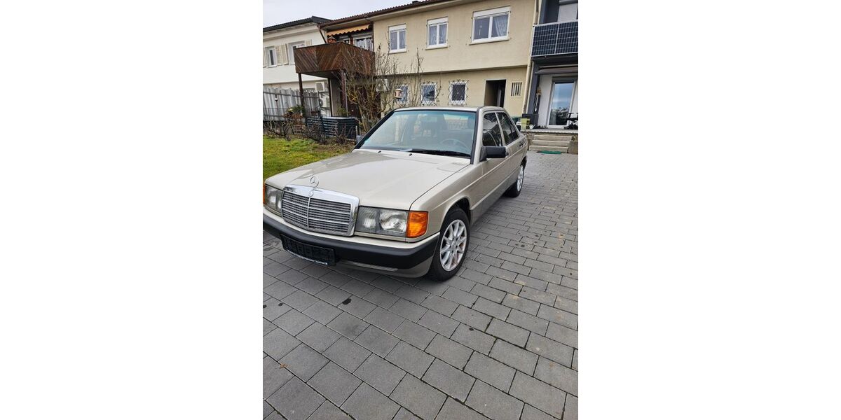 Mercedes-Benz 190 98.000 km 7.900 &euro; Plochingen 73207