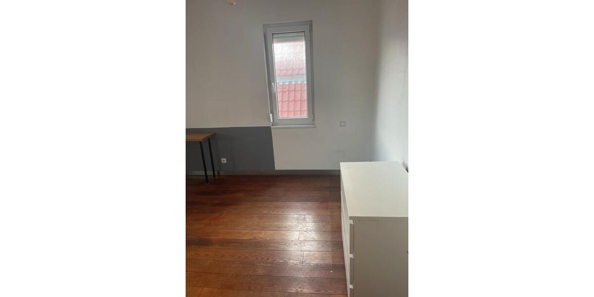 Etagenwohnung Stuttgart Luginsland - 4 Zimmer, 130 m&sup2;, 600&euro; | Angebot:25922271