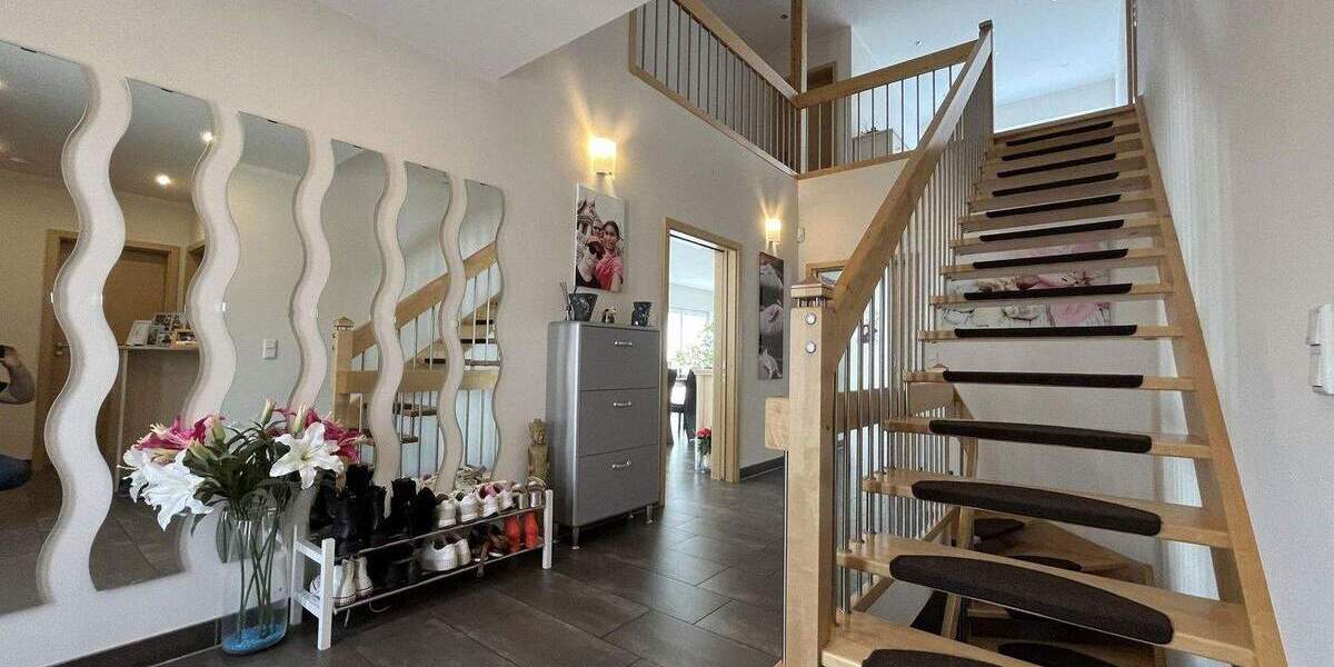 Freistehendes Einfamilienhaus mit Wellnessbereich, Einliegerwohnung und Doppelgarage in Kornwestheim 8 zimmer