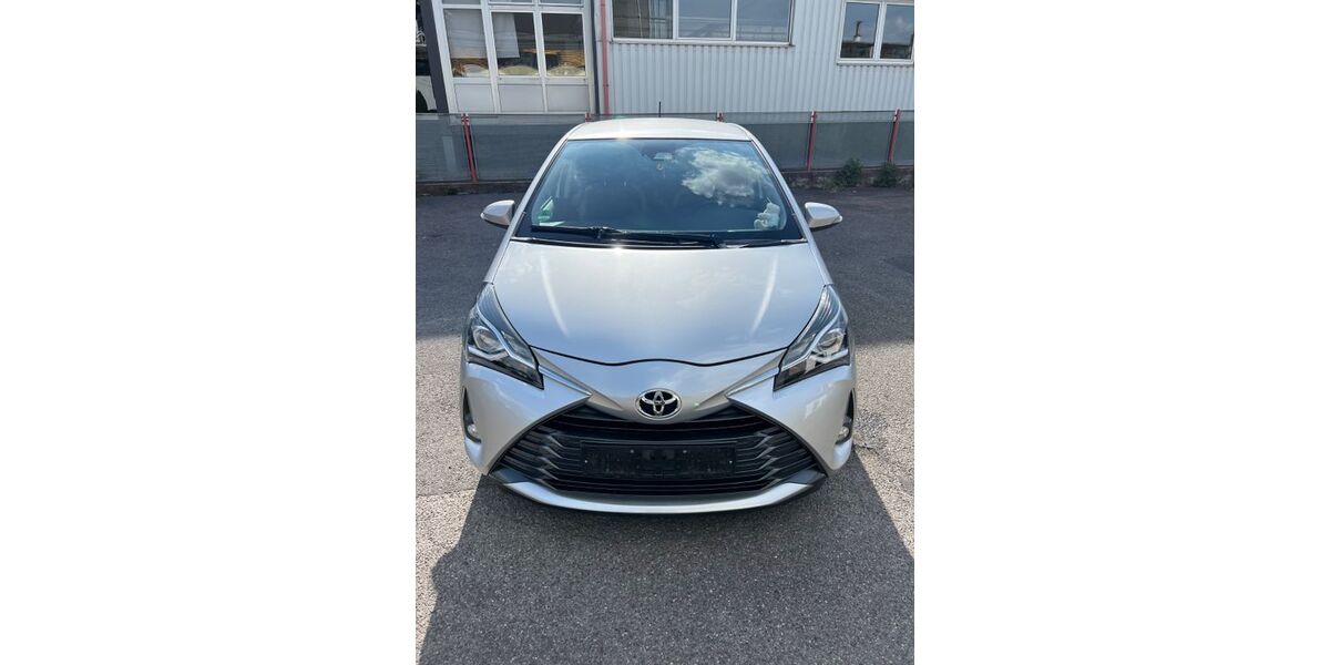 Toyota Yaris 76.675 km 11.900 &euro; Stuttgart 70374