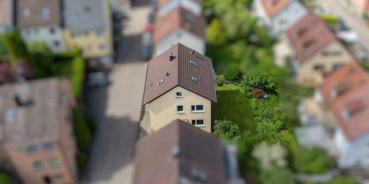 Freistehendes Ein-Zweifamilienhaus mit schönem Garten 8 zimmer