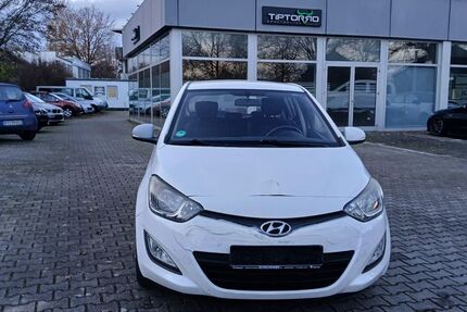 Hyundai i20 81.000 km 3.900 &euro; Schorndorf 73614