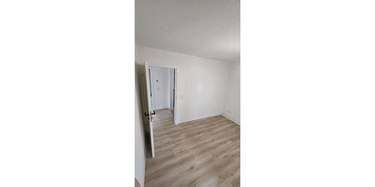 Dachgeschoßwohnung Ludwigsburg Oßweil - 4 Zimmer, 110 m&sup2;, 1.400&euro; | Angebot:26342825