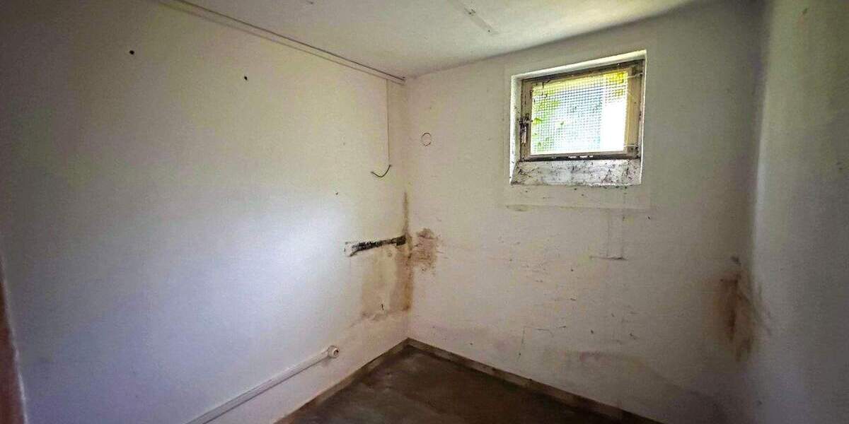 Mehrfamilienhaus, Wohnhaus Stuttgart Obertürkheim - 8 Zimmer, 130 m&sup2;, 460.000&euro; | Angebot:24140632