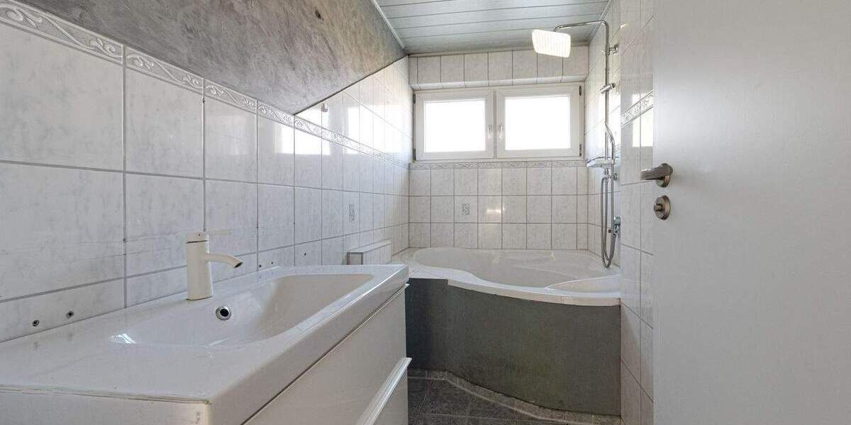 Mehrfamilienhaus, Wohnhaus Sindelfingen Darmsheim - 8 Zimmer, 193 m&sup2;, 790.000&euro; | Angebot:24114155