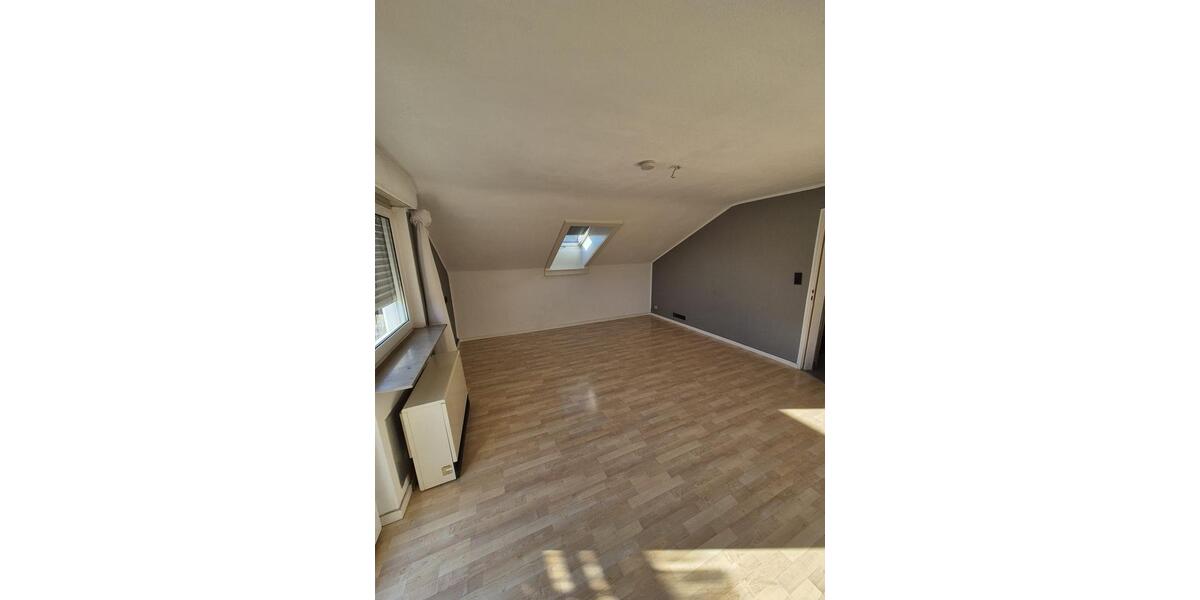 Dachgeschoßwohnung Stuttgart Zuffenhausen - 1 Zimmer, 42 m&sup2;, 900&euro; | Angebot:25219392