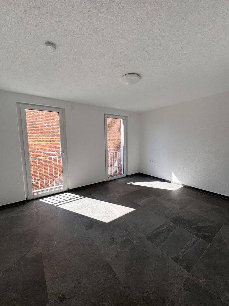 Neubau Sonnige, moderne 3-Zi.-Wohnung mit Balkon, Einbauküche und Stellplatz