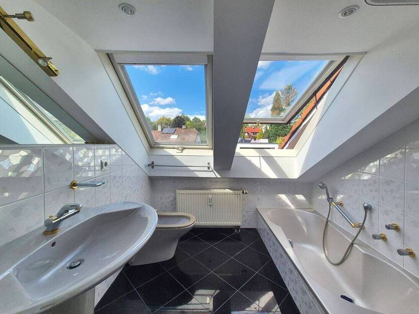 Wohnen mit Weitblick- exklusive Dachgeschoßwohnung in Stuttgart-Schönberg!