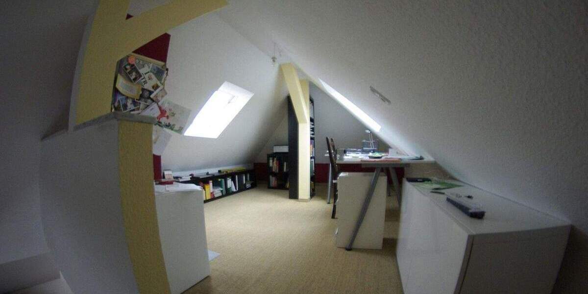 Provisionsfreie großzügige 3,5 Zimmer Dachgeschosswohnung 3 zimmer