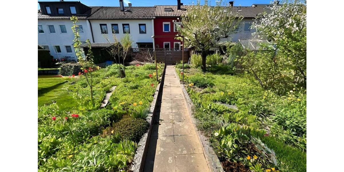 Reihenmittelhaus Sindelfingen Mitte - 7 Zimmer, 140 m&sup2;, 480.000&euro; | Angebot:26807364