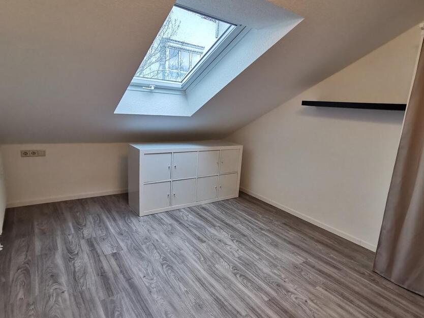 Stilvolle und moderne 2-Raum-DG-Wohnung mit EBK in Freiberg am zimmer