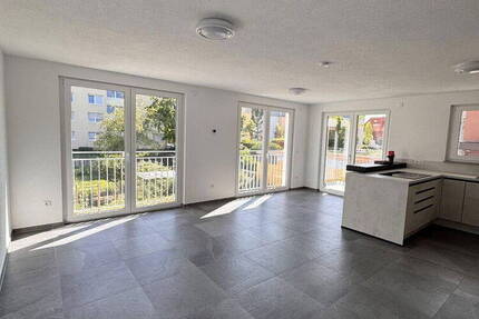 Neubau Sonnige, moderne 3-Zi.-Wohnung mit Balkon, Einbauküche und Stellplatz