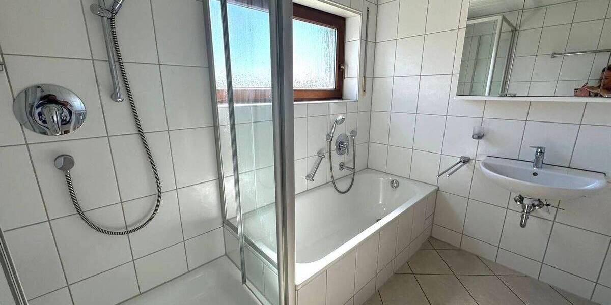 Etagenwohnung Filderstadt Bernhausen - 4 Zimmer, 120 m&sup2;, 1.390&euro; | Angebot:26418877