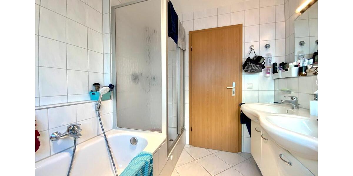 Lichtdurchflutete 3-Zimmerwohnung mit EBK und Süd-West Balkon in Freiberg am Neckar 3 zimmer