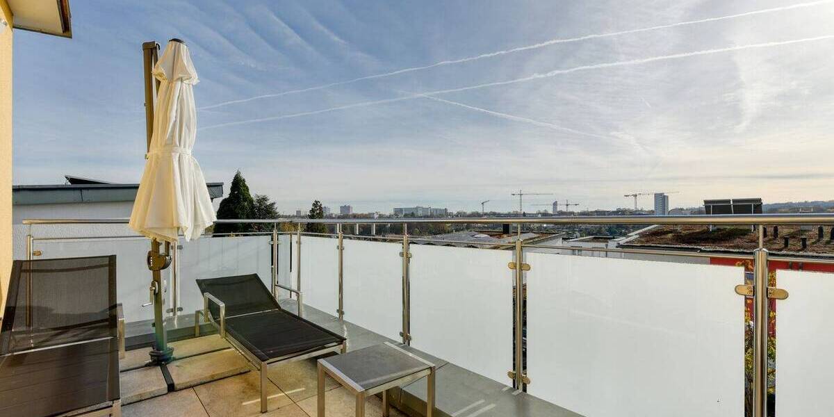 +++ 1-Fam.-DHH mit Garage, Stellplatz & Sauna - teilmöbliert inkl. EBK - ruhig, grün, gehoben - mind. 2 & max. 3 Jah... 5 zimmer