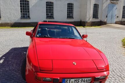 Porsche 944