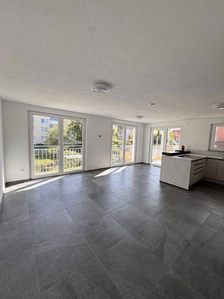 Neubau Sonnige, moderne 3-Zi.-Wohnung mit Balkon, Einbauküche und Stellplatz