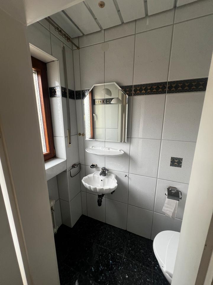 TOP-LAGE REIHENENDHAUS, GROßER GARTEN, GARAGE, KÜ, BAD, GÄSTE-WC,