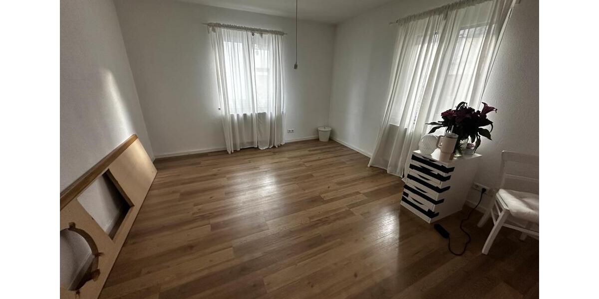 Etagenwohnung Ludwigsburg - 3 Zimmer, 85 m&sup2;, 1.200&euro; | Angebot:25216209