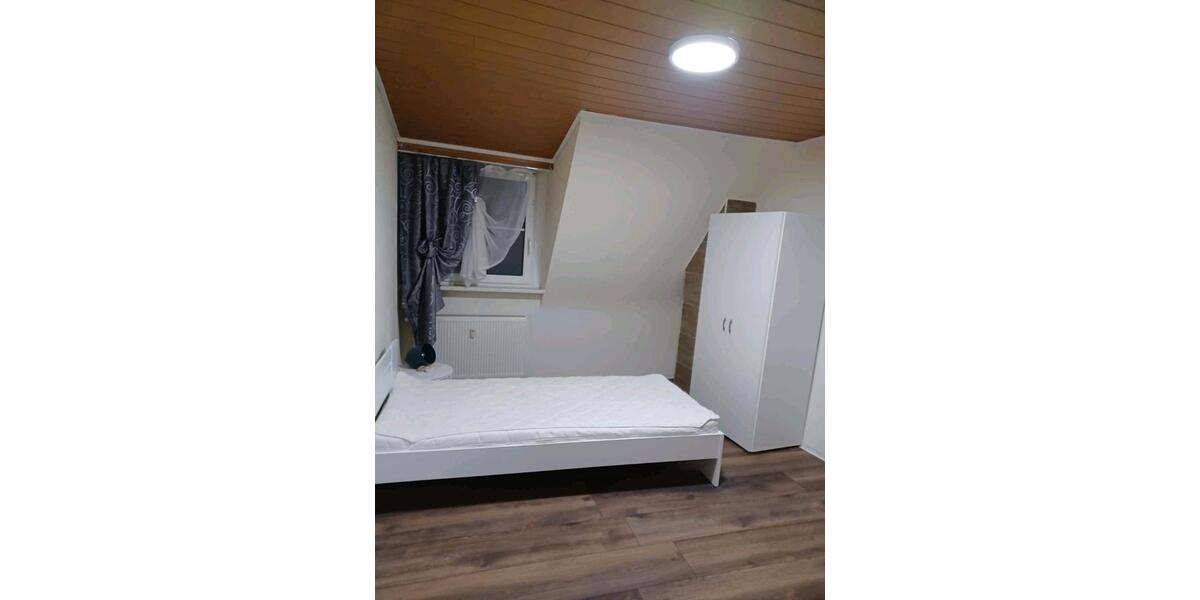 Etagenwohnung Stuttgart Mühlhausen - 1 Zimmer, 12 m&sup2;, 330&euro; | Angebot:25178939