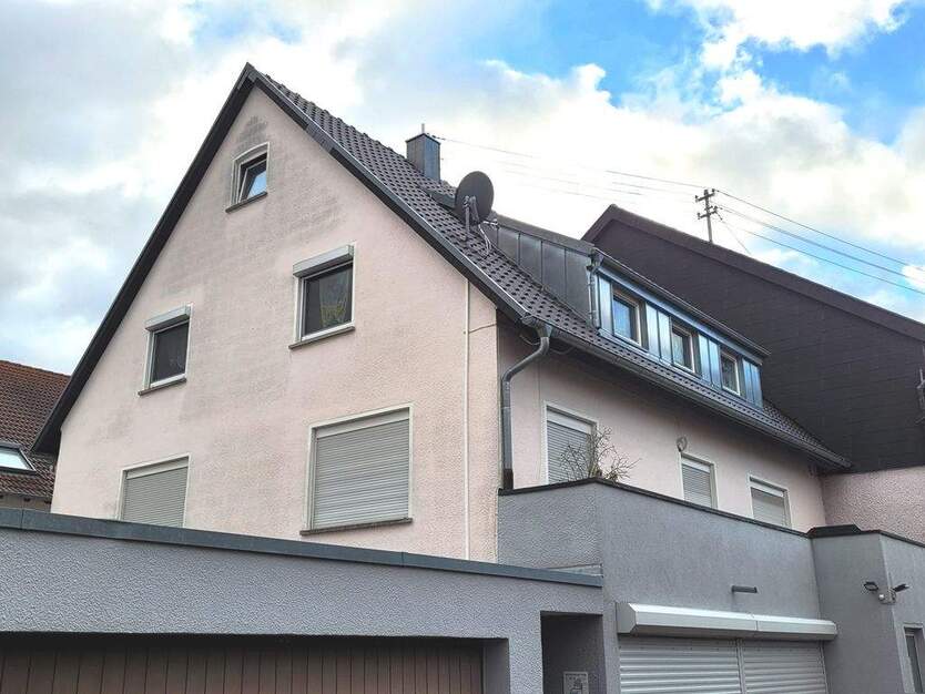 Großzügige 4 Zimmer-Wohnung mit Garage im 2-Familien-Haus! 4 zimmer