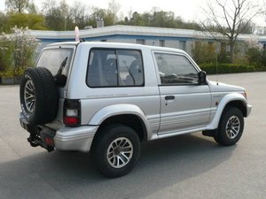 Mitsubishi Pajero 2.5 TD GLS 182.000 km 6.900 &euro; Nürtingen 72622