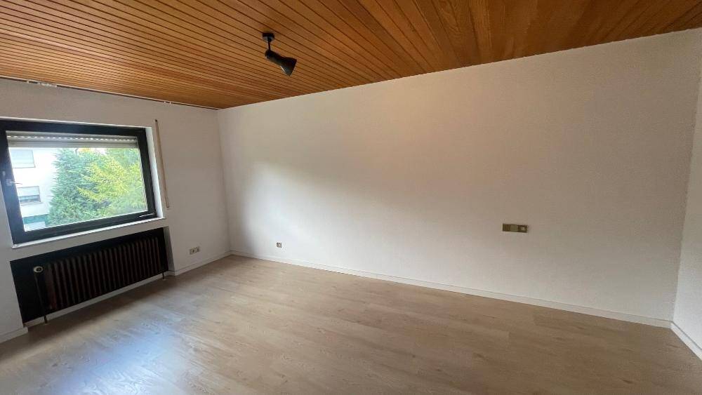 Mehrfamilienhaus, Wohnhaus Böblingen - 4 Zimmer, 143 m&sup2;, 2.750&euro; | Angebot:26378141
