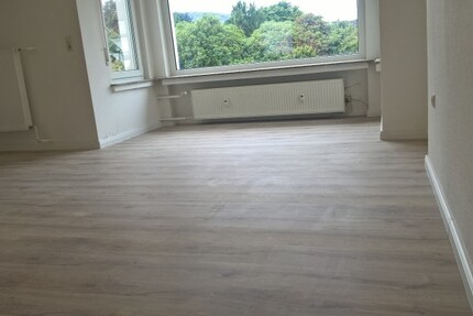 Großzügige, helle 3 Zimmer Wohnung mit Terrasse in P.W. - Neesen